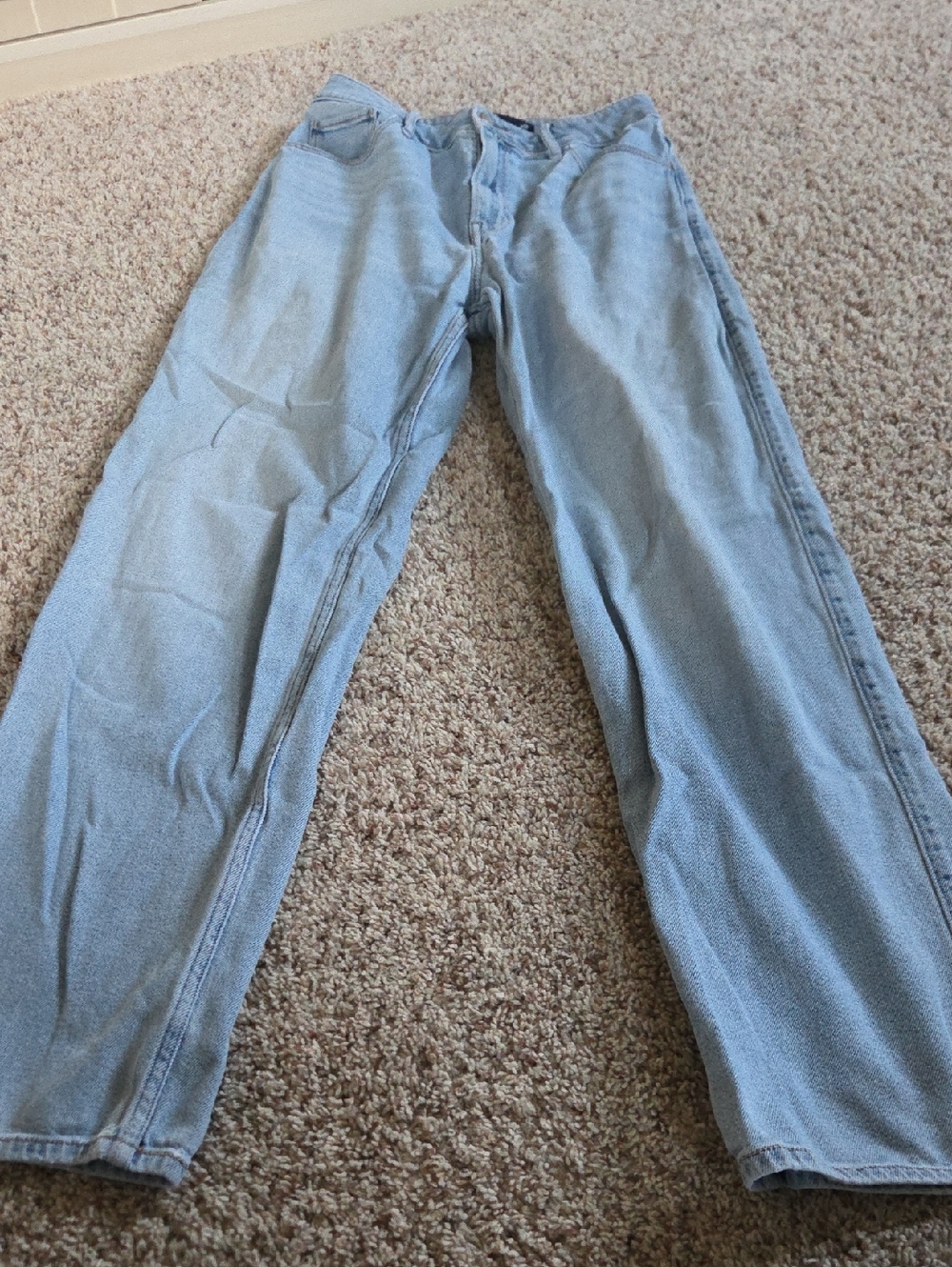 Hollister Women's Light Wash Straight-Leg Jeans